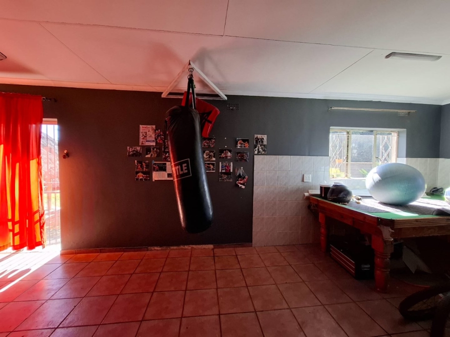 4 Bedroom Property for Sale in Oos Einde North West
